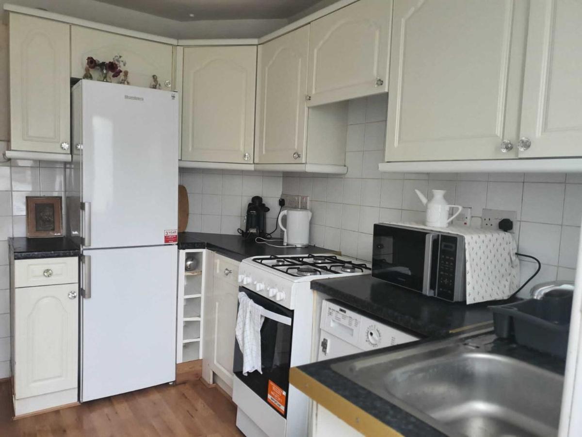 Grey Double Bedroom London Bagian luar foto