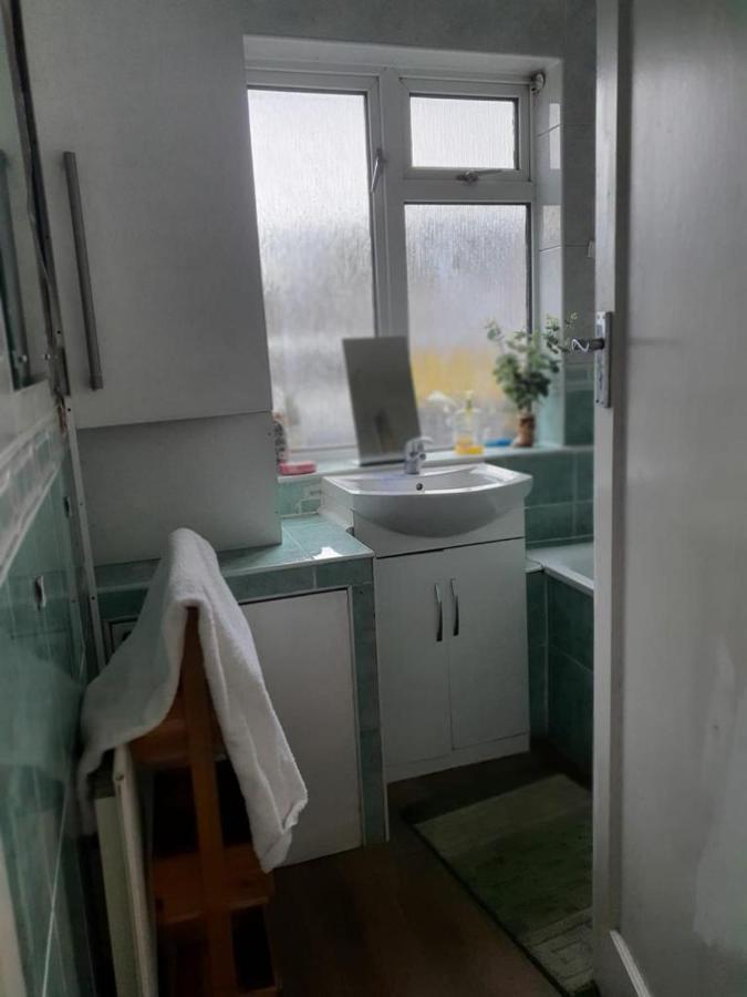 Grey Double Bedroom London Bagian luar foto